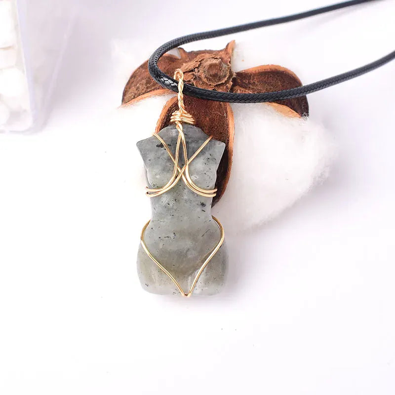1PC Natural Crystal Hand Made Female Model Pendant Healing Crystal Reiki Gemstone Crafts For Men and Women Necklace Gift Labradorite / 1Pc Crystal + Quartz
