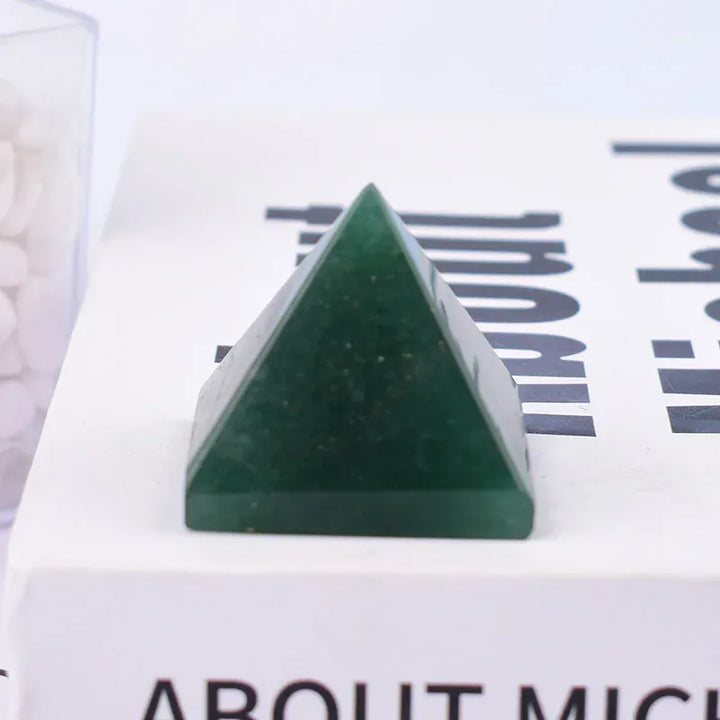 Natural Green Aventurine Polished Crystal Pyramid Healing Stone Reiki Crystal Tower Meditation Simple Ornaments Home Decoration