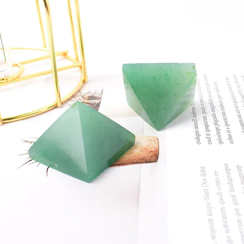 Natural Crystal Polished Green Aventurine Pyramid Healing Stone Chakra Reiki Crystal Tower Home Decor Meditation Mineral Gift