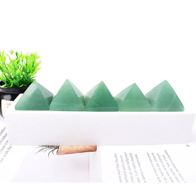 Natural Crystal Polished Green Aventurine Pyramid Healing Stone Chakra Reiki Crystal Tower Home Decor Meditation Mineral Gift