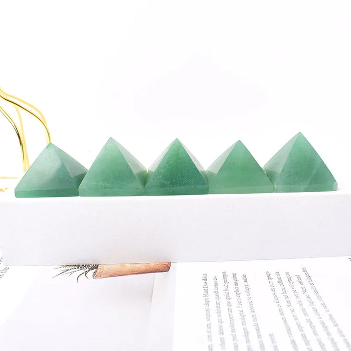 Natural Crystal Polished Green Aventurine Pyramid Healing Stone Chakra Reiki Crystal Tower Home Decor Meditation Mineral Gift