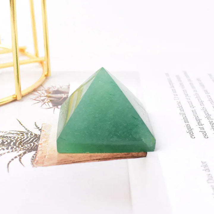 Natural Crystal Polished Green Aventurine Pyramid Healing Stone Chakra Reiki Crystal Tower Home Decor Meditation Mineral Gift