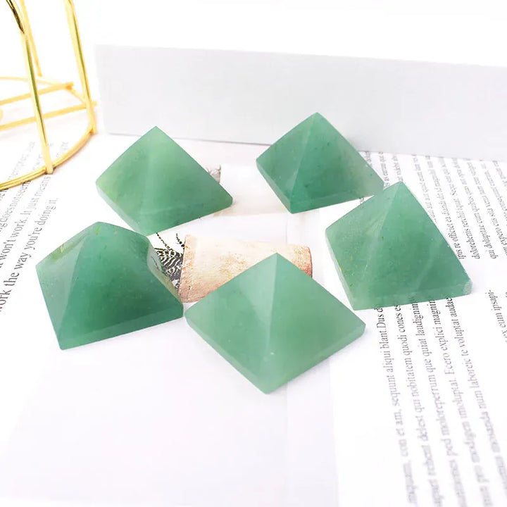 Natural Crystal Polished Green Aventurine Pyramid Healing Stone Chakra Reiki Crystal Tower Home Decor Meditation Mineral Gift